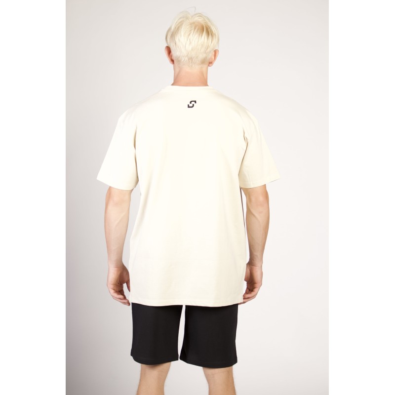 T-shirt über Größe
